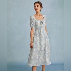 NWT! The Blue Sweetheart Neck Puff Sleeve Floral Midi Dress